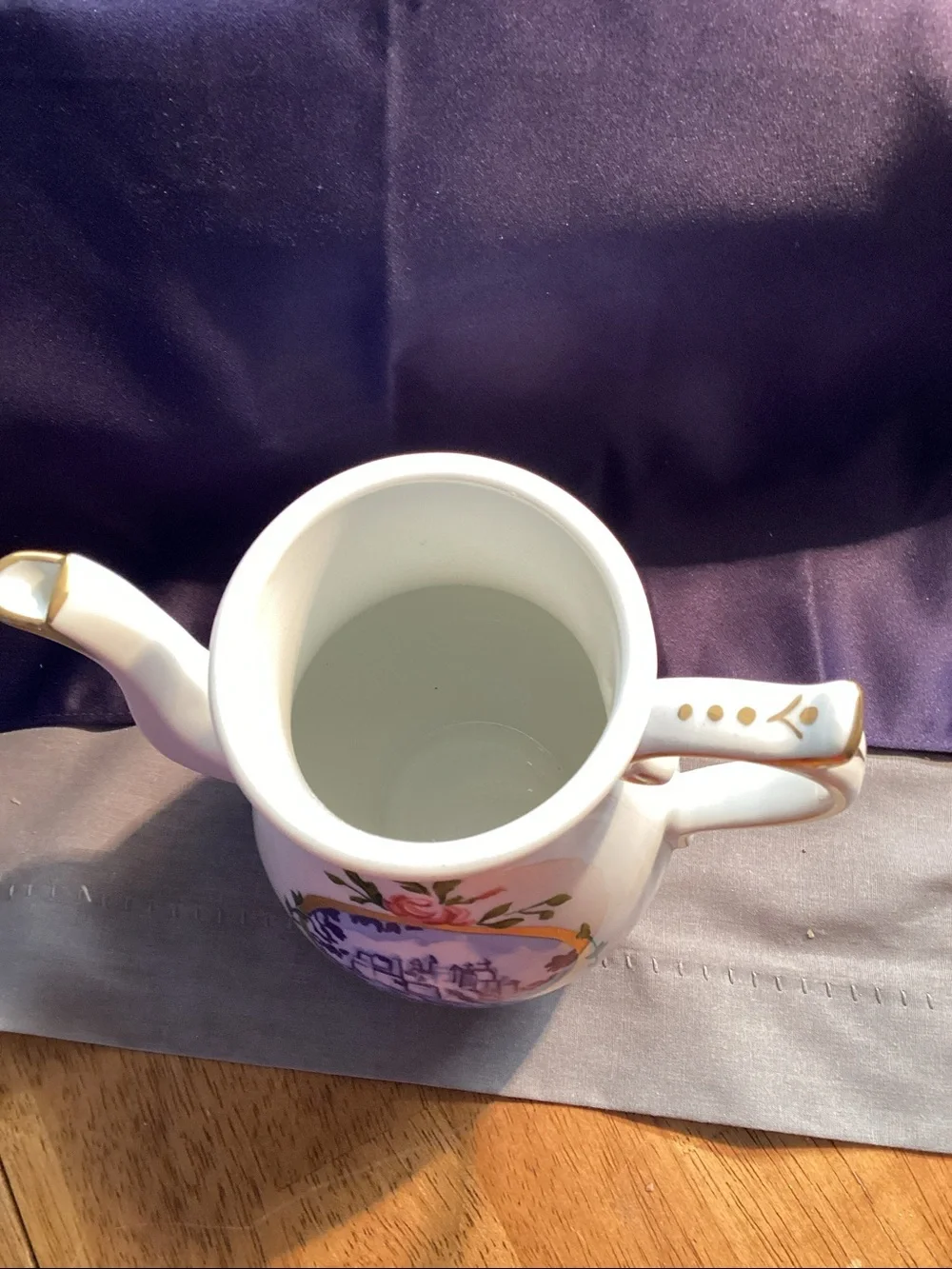 Elizabeth Arden delicate porcelain
